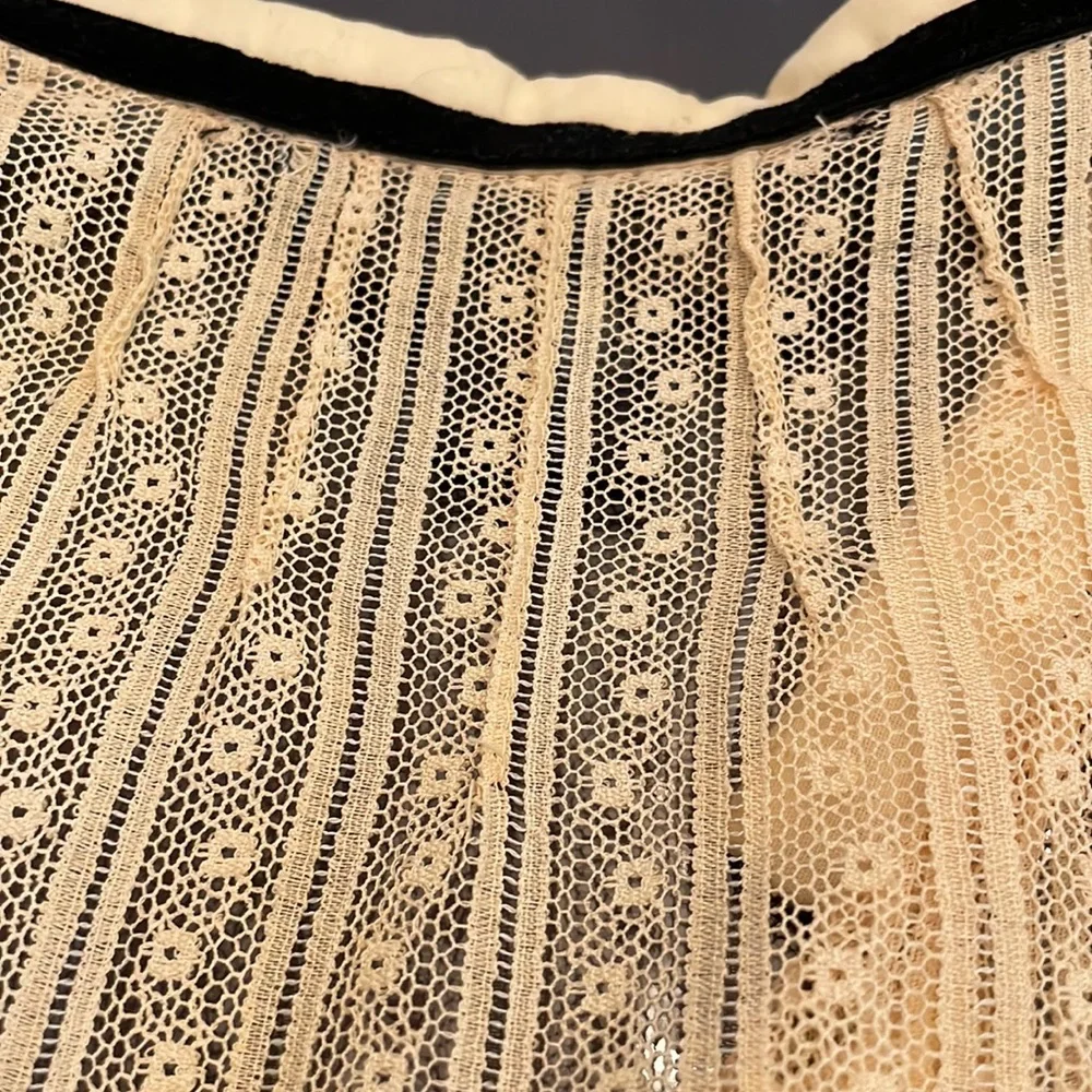 Marc Jacobs Vintage Lace shirt with black velvet trim - Picture 12 of 12